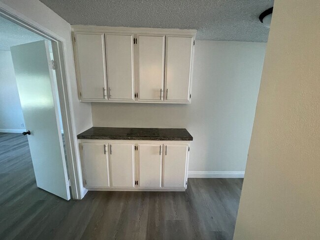 Building Photo - Beautiful 3-Bed/3-Bath Van Nuys Condo – Sp...