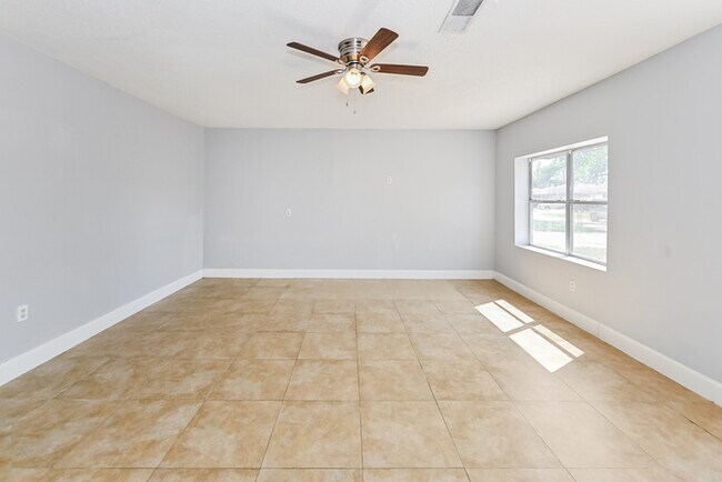Building Photo - 7126 Kings Dr