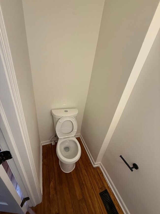 Building Photo - 3-Bedroom, 2.5-Bath Spacious Townhome located in Merion Village