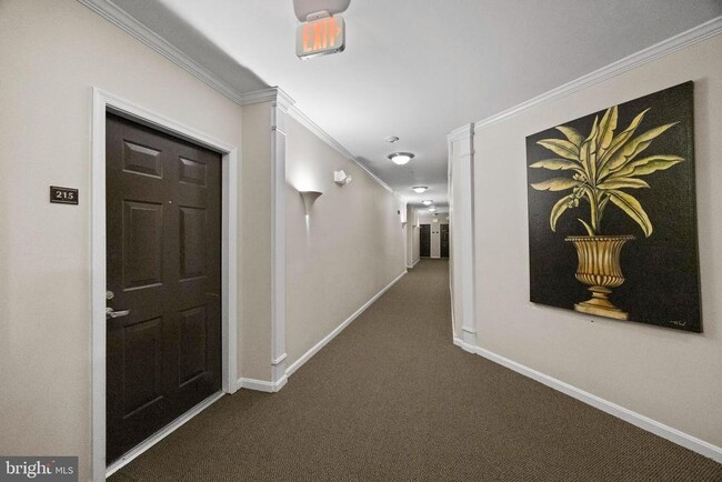 Building Photo - 801 S Greenbrier St
