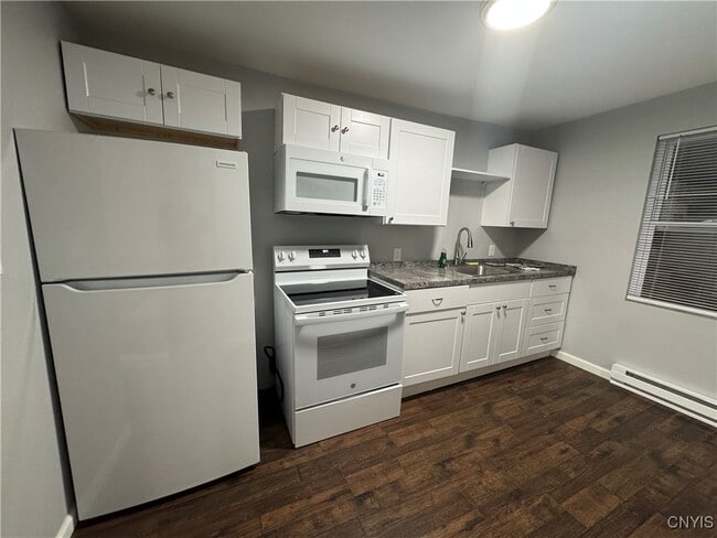 Building Photo - 121 E Main St