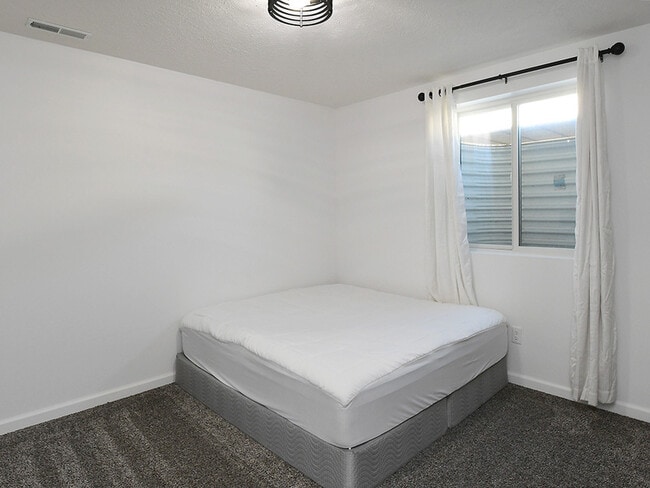 Building Photo - 4225 Yarrow Dr