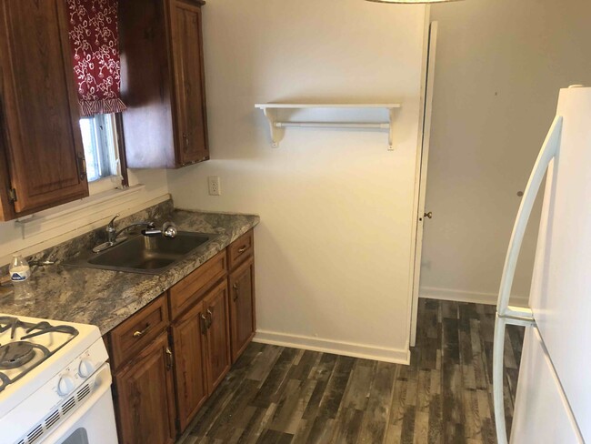 kitchen - 1919 Columbia Ave