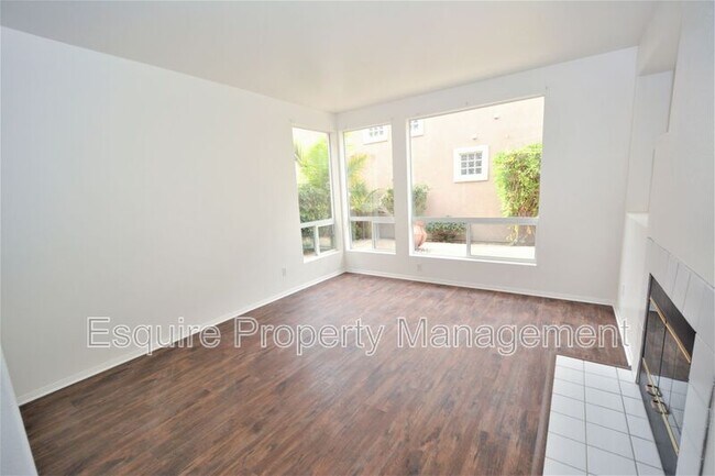 Building Photo - 2861 Golf Villa Way