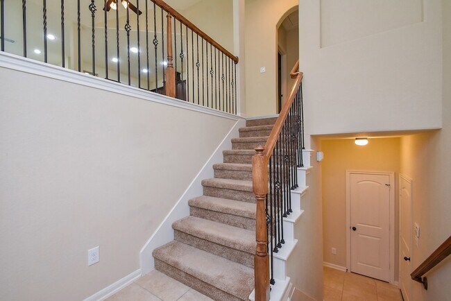 Building Photo - 23322 Del Rosso St