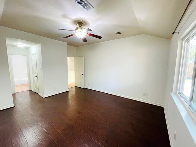 Primary bedroom - 14511 Enola Dr