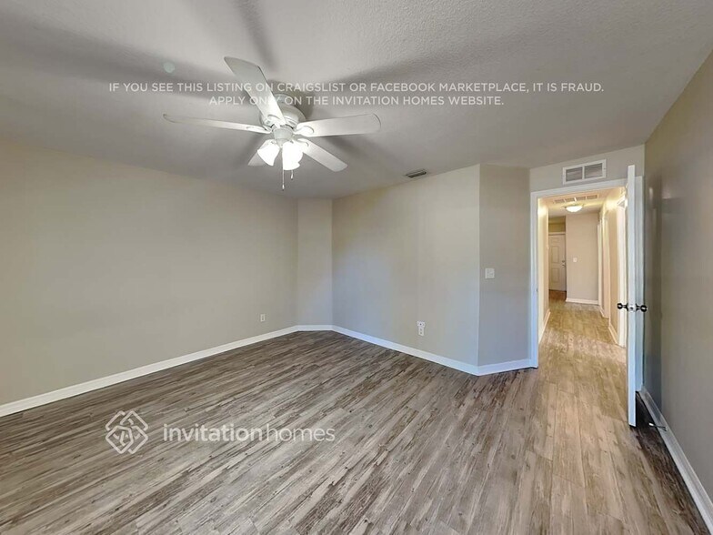 Building Photo - 2401 Granada Cir E