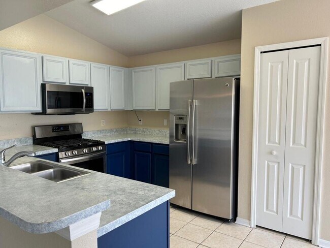 Building Photo - 30534 Tremont Dr