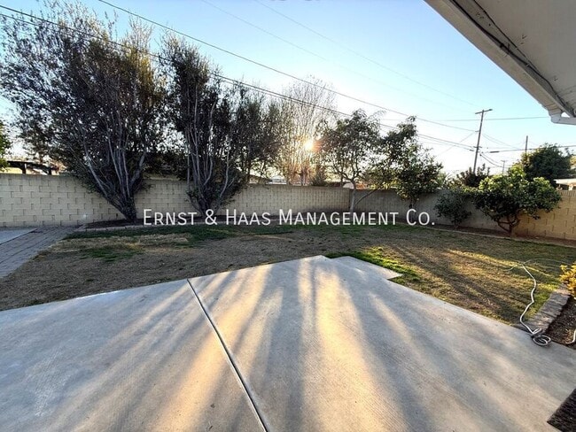 Building Photo - 6926 E Rendina St