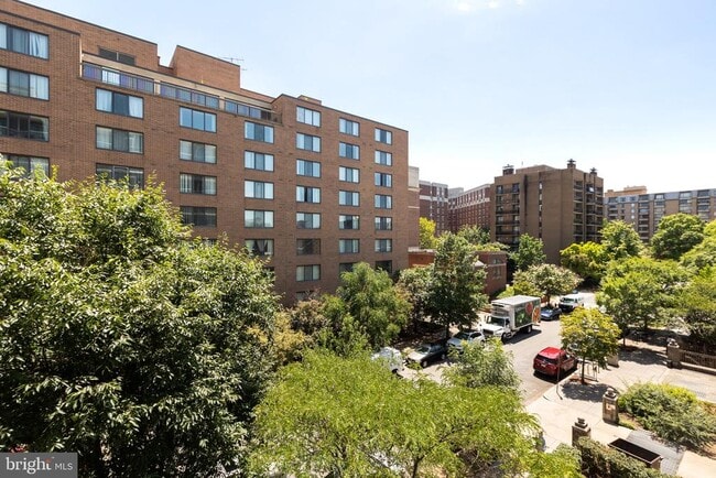 Building Photo - 730 24th St NW
