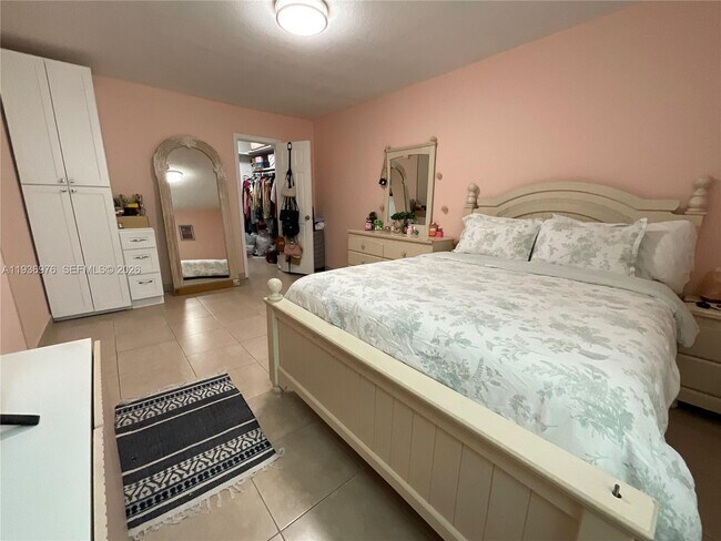 Building Photo - 820 NW 87th Ave