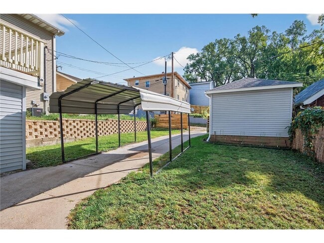 Building Photo - 884 Westminster St