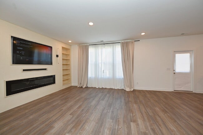 Building Photo - Modern 2024 New Construction in Sage Farms – Steps from Dog Park & Trails!