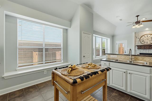 Building Photo - 3421 Beekman Dr