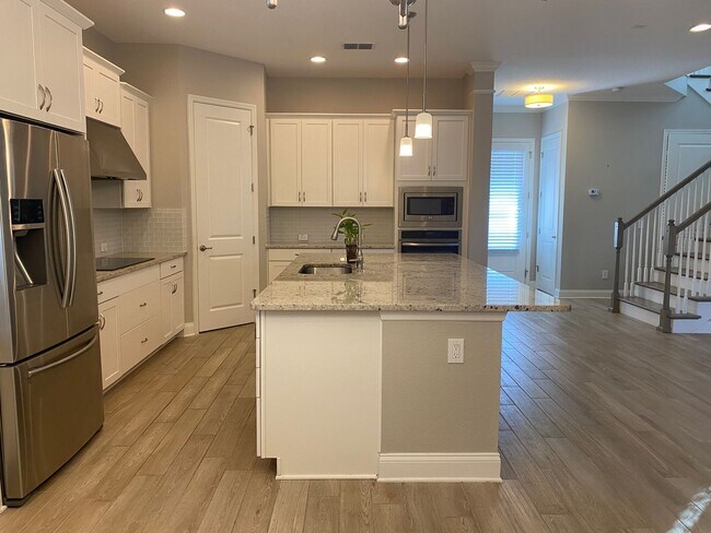 Building Photo - Beautiful 3 bedroom, 2.5 bathrooms  located in The Preserve of Oviedo on the Park