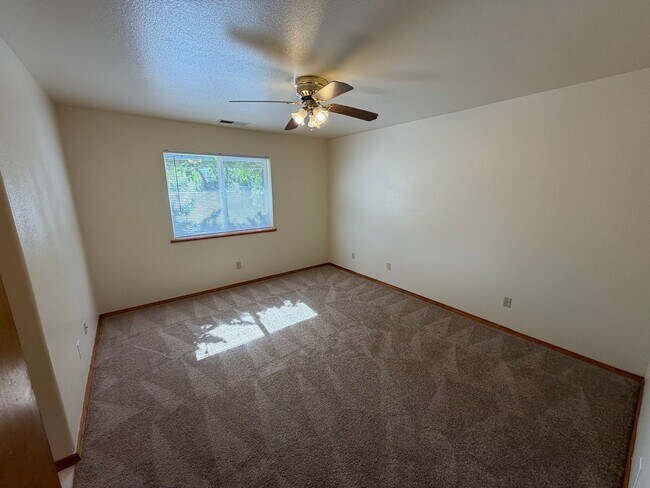 Building Photo - 3 Bed 2 Bath Country Home