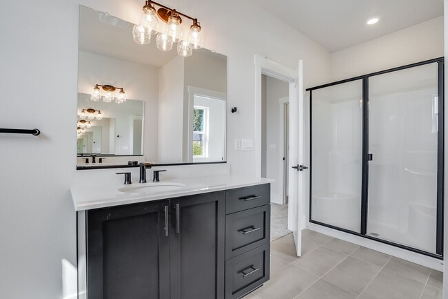 Building Photo - Beautiful New Build 4 Bed, 3 Bath Rental H...