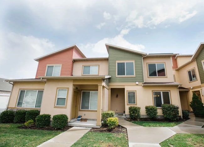 Building Photo - 3 Bed/2 Bathroom house in South Jordan