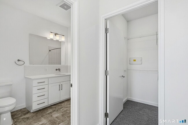 Building Photo - 19 Day St