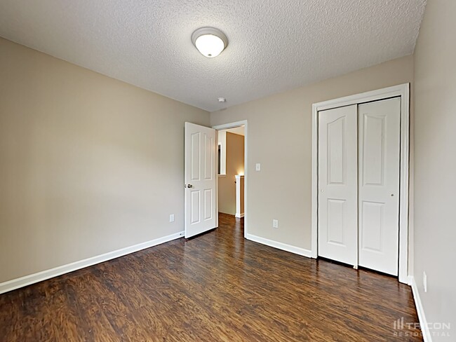 Building Photo - 4009 Far West Dr