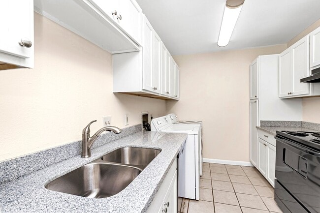 Building Photo - 2 Bedroom Condo of Jefferson Hwy