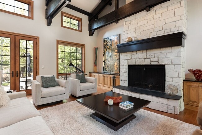 Building Photo - Stunning Furnished Estate in Pronghorn