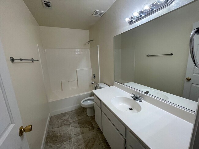 Building Photo - Apple Valley Home in The Vineyards- 3 Bedrooms, 2 Bathrooms, 2 Car Garage, New Flooring