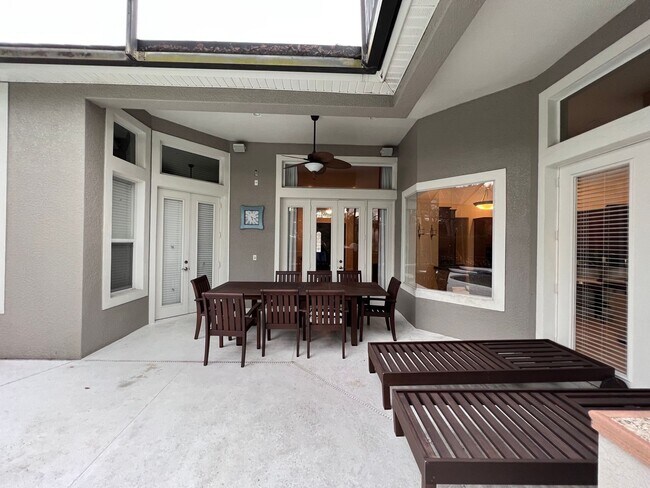 Building Photo - GORGEOUS SINGLE FAMILY HOME - PROPERTY  FU...