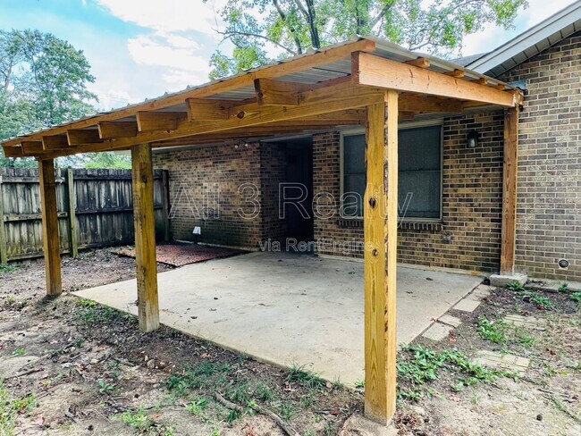 Building Photo - 761 Forestdale Dr