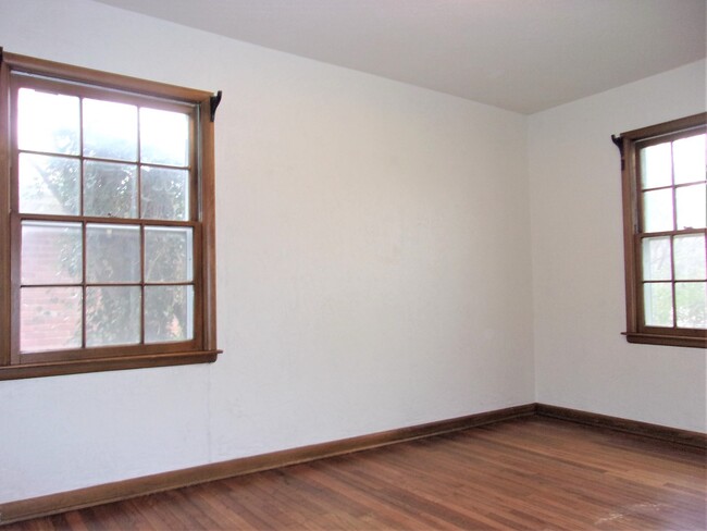 Building Photo - 3 Bed 1 Bath 2 Car in NW Oklahoma City Rob...