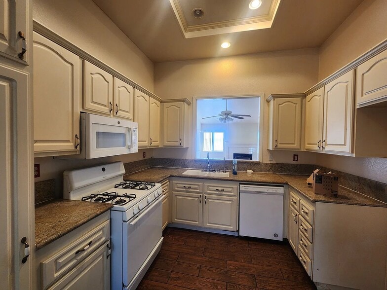 Building Photo - 12735 Sundown Rd
