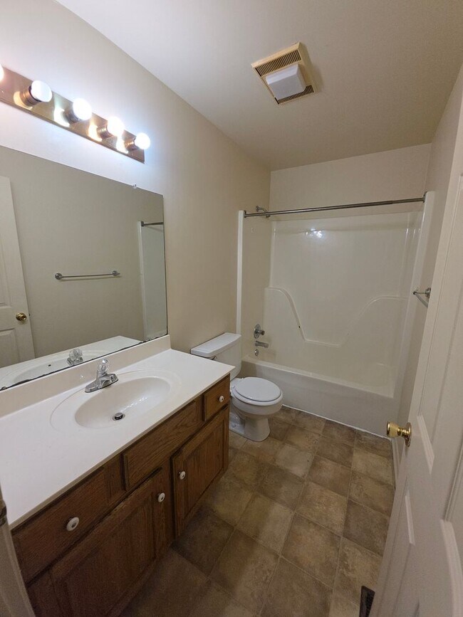 Building Photo - 2635-2635 W C St