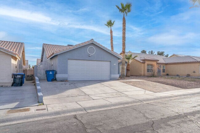 Building Photo - 2205 Riderwood Ave