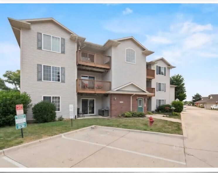 Primary Photo - 1000 Duchess Dr