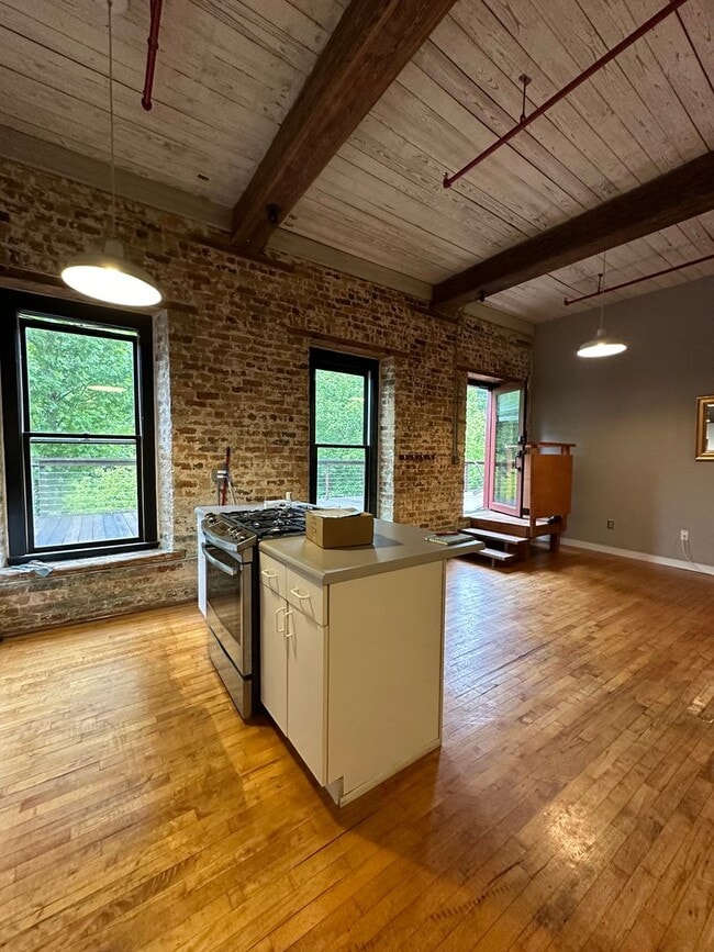 Building Photo - 1 bedroom condo on the river
