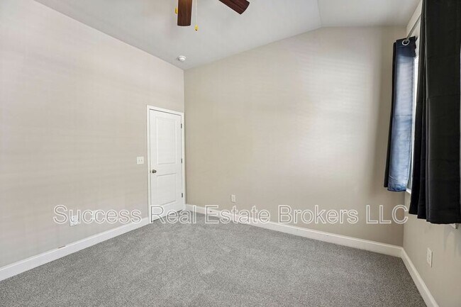 Building Photo - 1231 Ridenour Ln