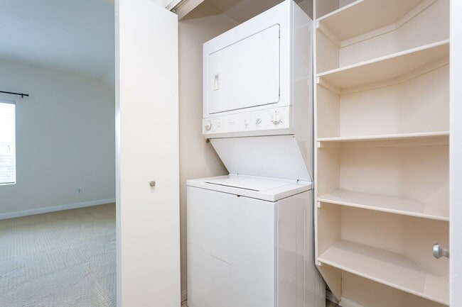 Building Photo - River Colony Condo in Mission Valley East