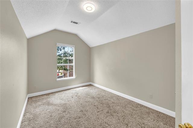 Building Photo - 900 Doral Cir