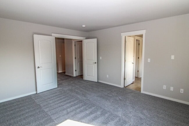 Building Photo - 319 204th St SE