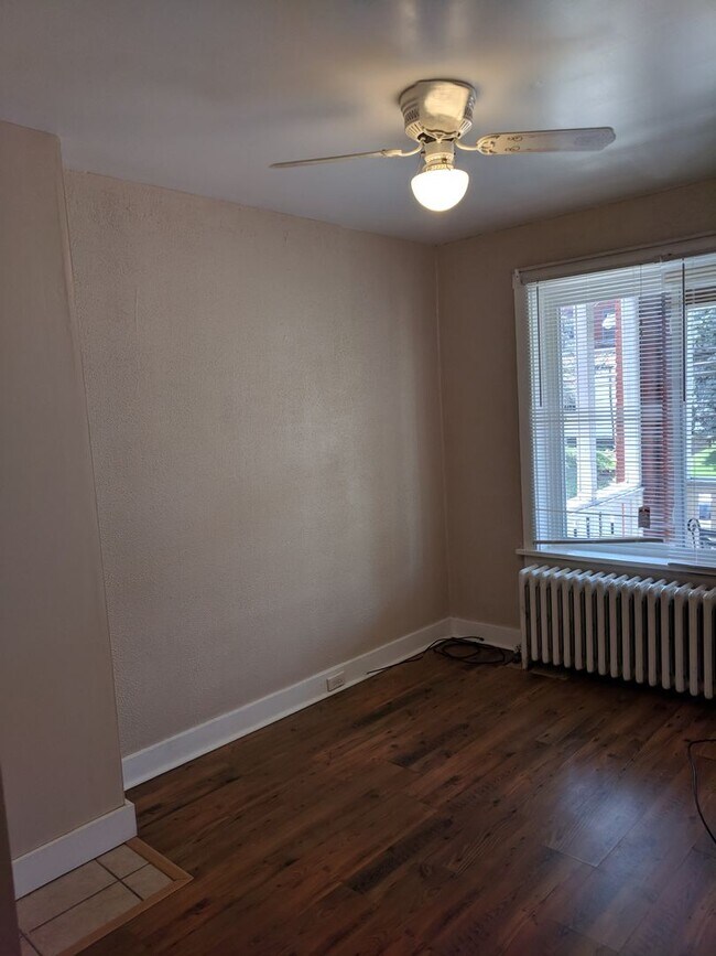 Building Photo - South Oakland Large and renovated 3 bedroom apartment Must SEE!