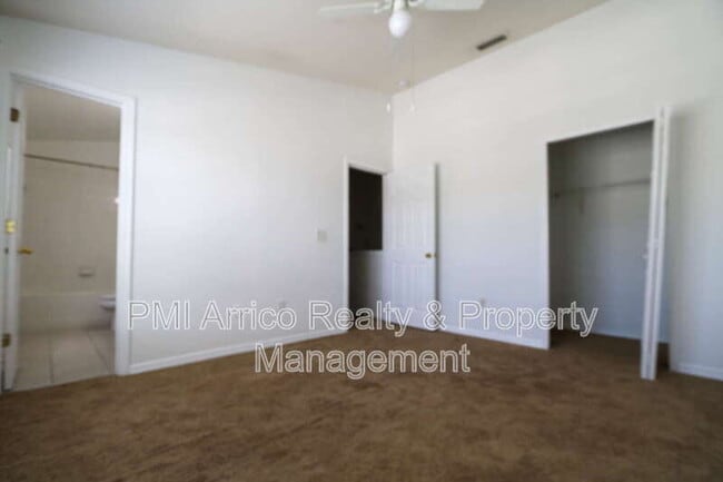Building Photo - 6142 Olivedale Dr