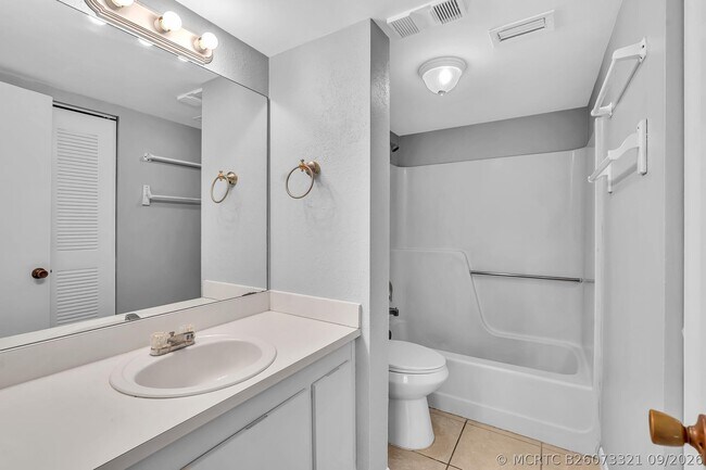 Building Photo - 21904 Lake Forest Cir