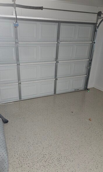 Building Photo - 402 W Cherry St