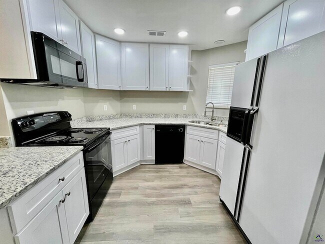 Building Photo - 213 Bayside Dr