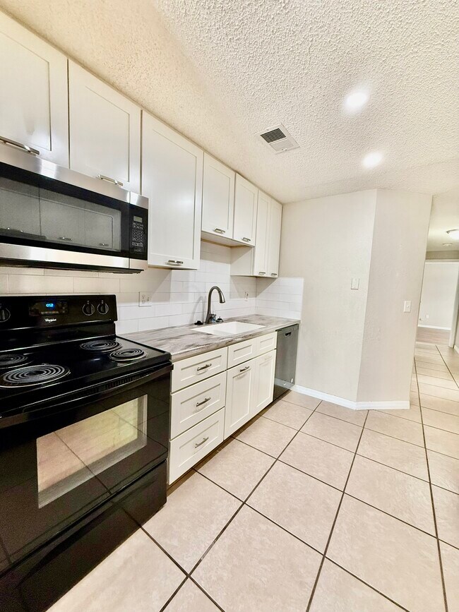 Building Photo - 123 Loblolly Ct