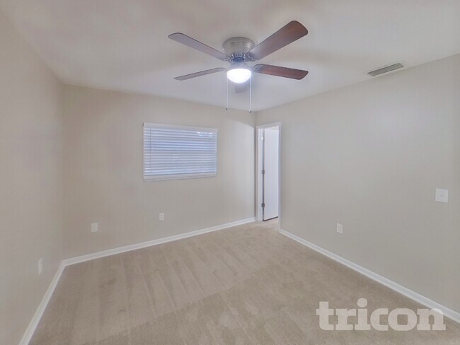 Building Photo - 2218 Village Ct