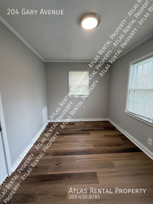 Building Photo - 204 Gary St