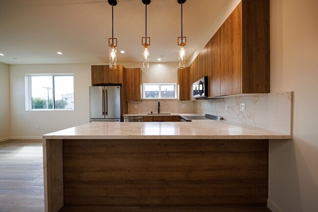 Building Photo - LUXURY in Prime Culver City