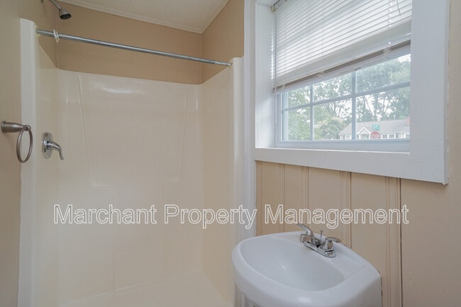 Building Photo - 120 Grove Rd