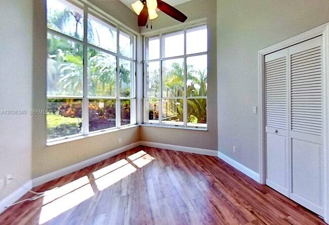 Building Photo - 405 Sabal Way